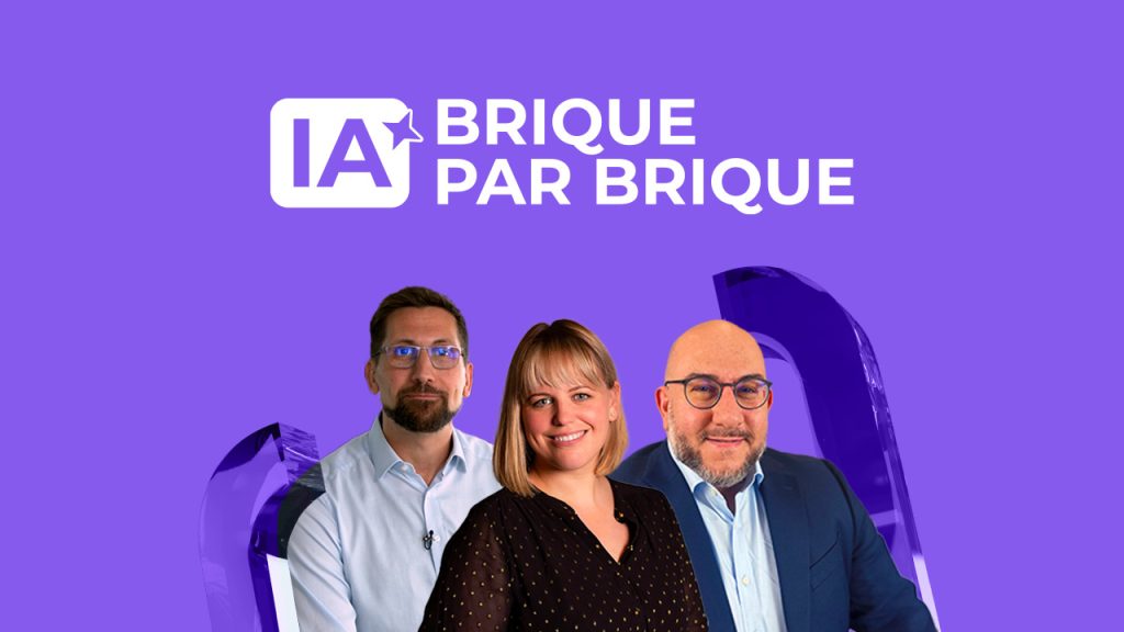 Three people—two men and one woman—stand smiling in front of a purple background with the text "IA Brique par Brique" above them.