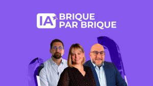 Three people—two men and one woman—stand smiling in front of a purple background with the text "IA Brique par Brique" above them.
