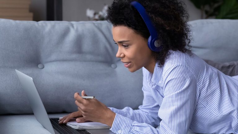 woman and her laptop